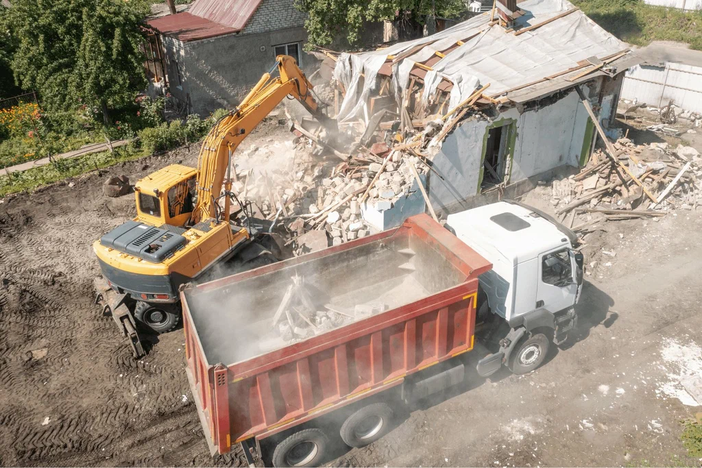 Вывоз мусора после сноса зданий с выездом в Уфе в октябре