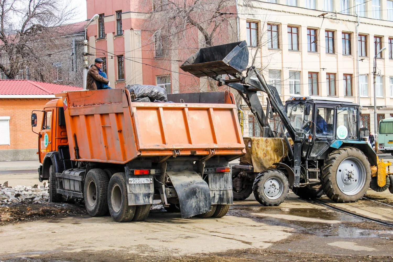 Вывоз мусора Камазом в Уфе – аренда и заказ Камаза 10 тонн от 2415 руб. в ПроМусор